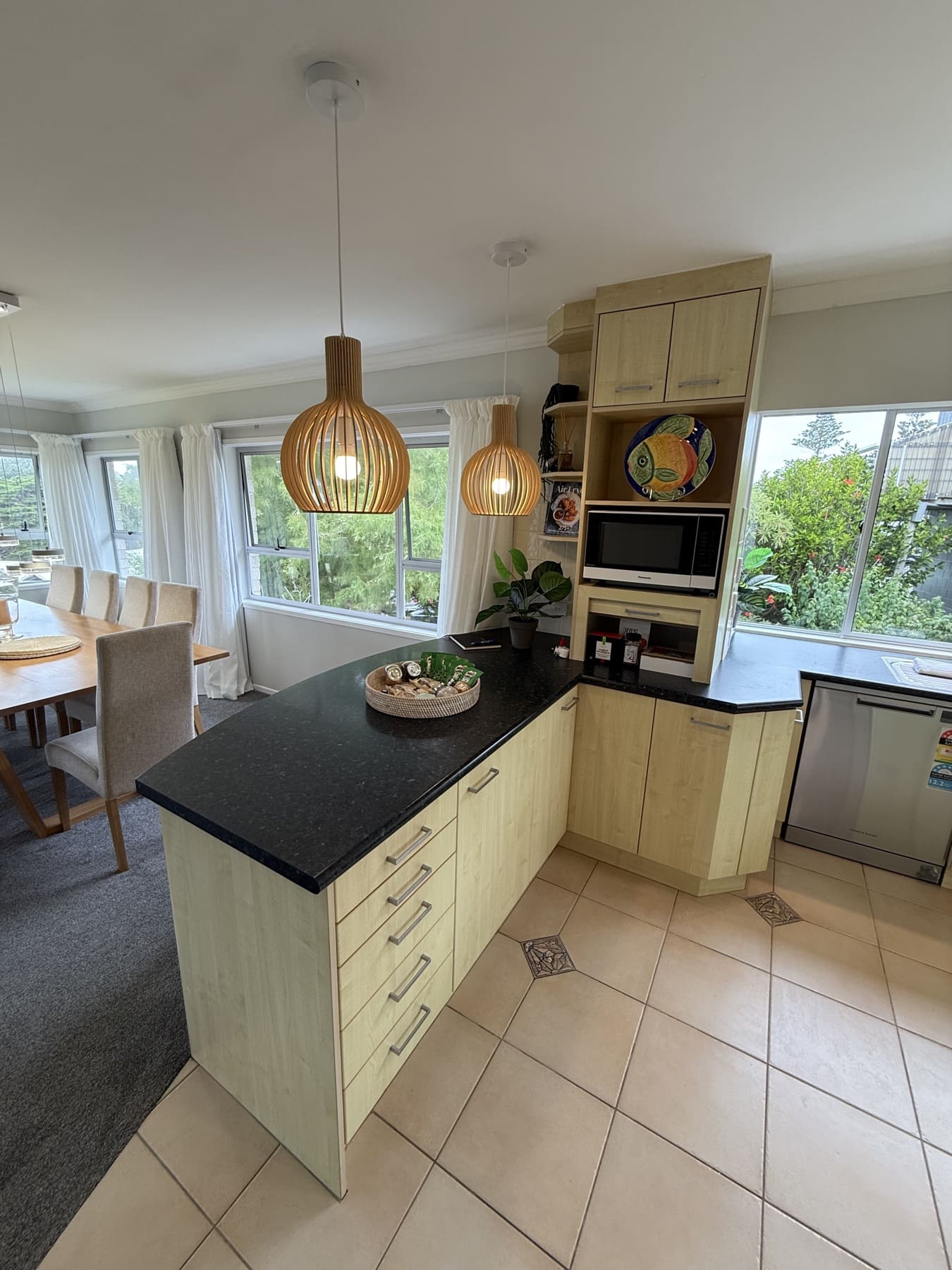 Kitchen with breakfast bar