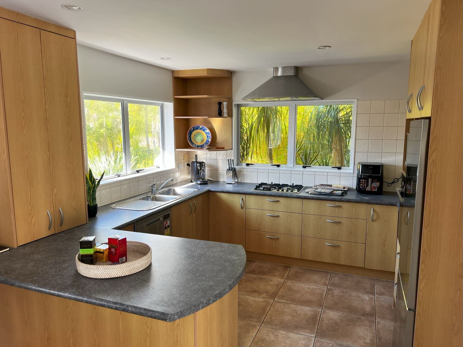 Full kitchen with gas cooktop and breakfast bar